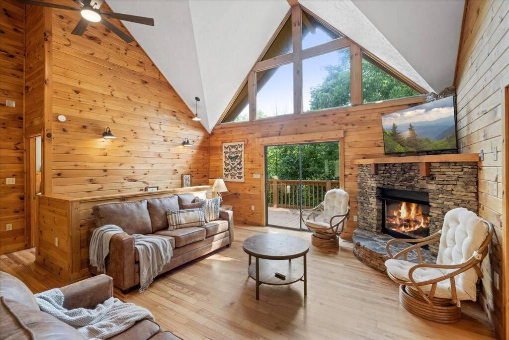 1 Min To The Parkway Spacious Cabin W 3 Suites And Extra Bedroom! Піджен-Фордж Екстер'єр фото