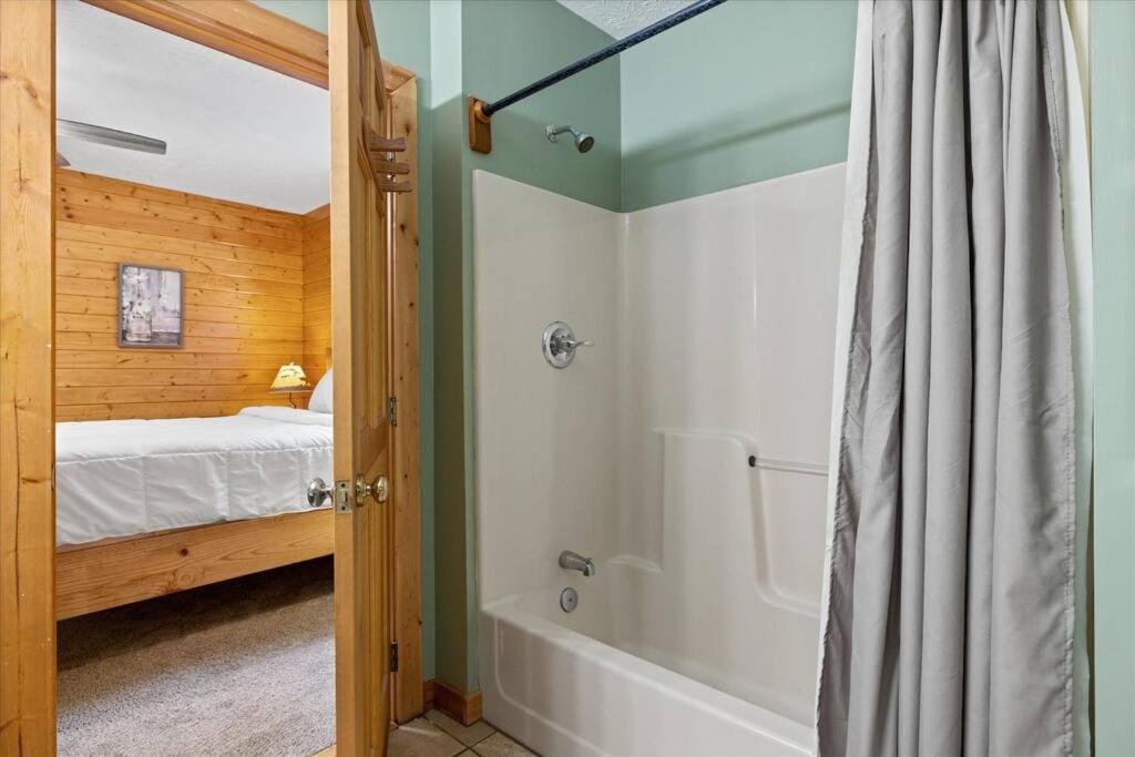 1 Min To The Parkway Spacious Cabin W 3 Suites And Extra Bedroom! Піджен-Фордж Екстер'єр фото